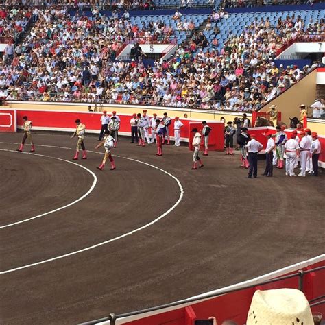 Así se convierte Vistalegre en una plaza de toros .